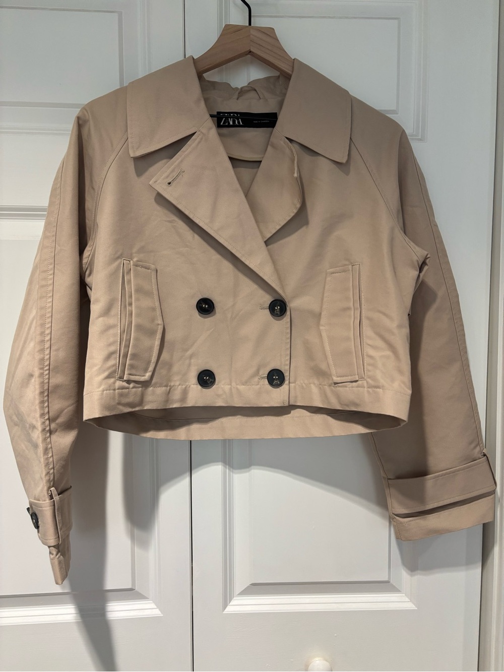 Zara Cropped Trench Coat in Beige with Black Buttons